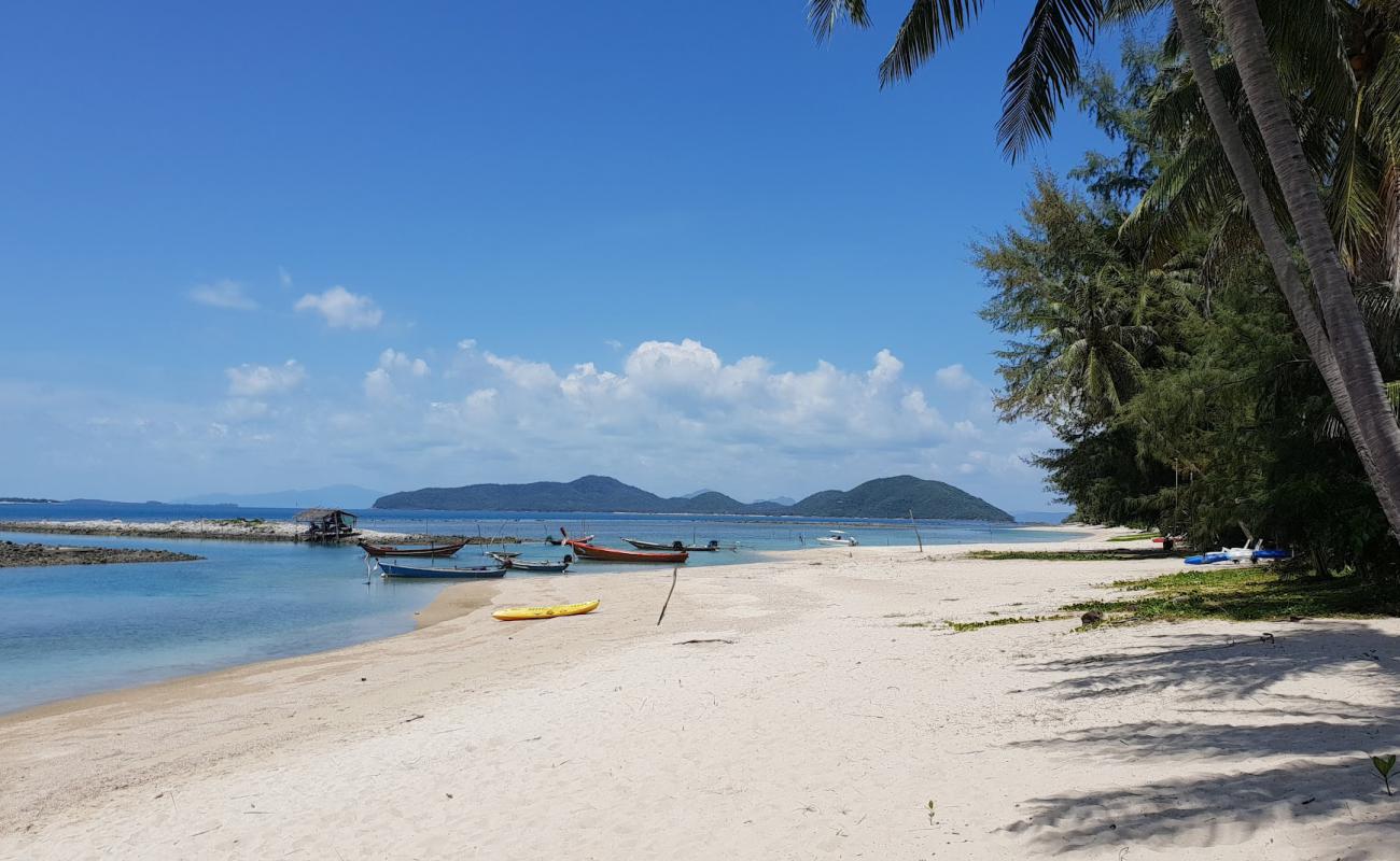 Foto de Samahita beach con arena brillante superficie