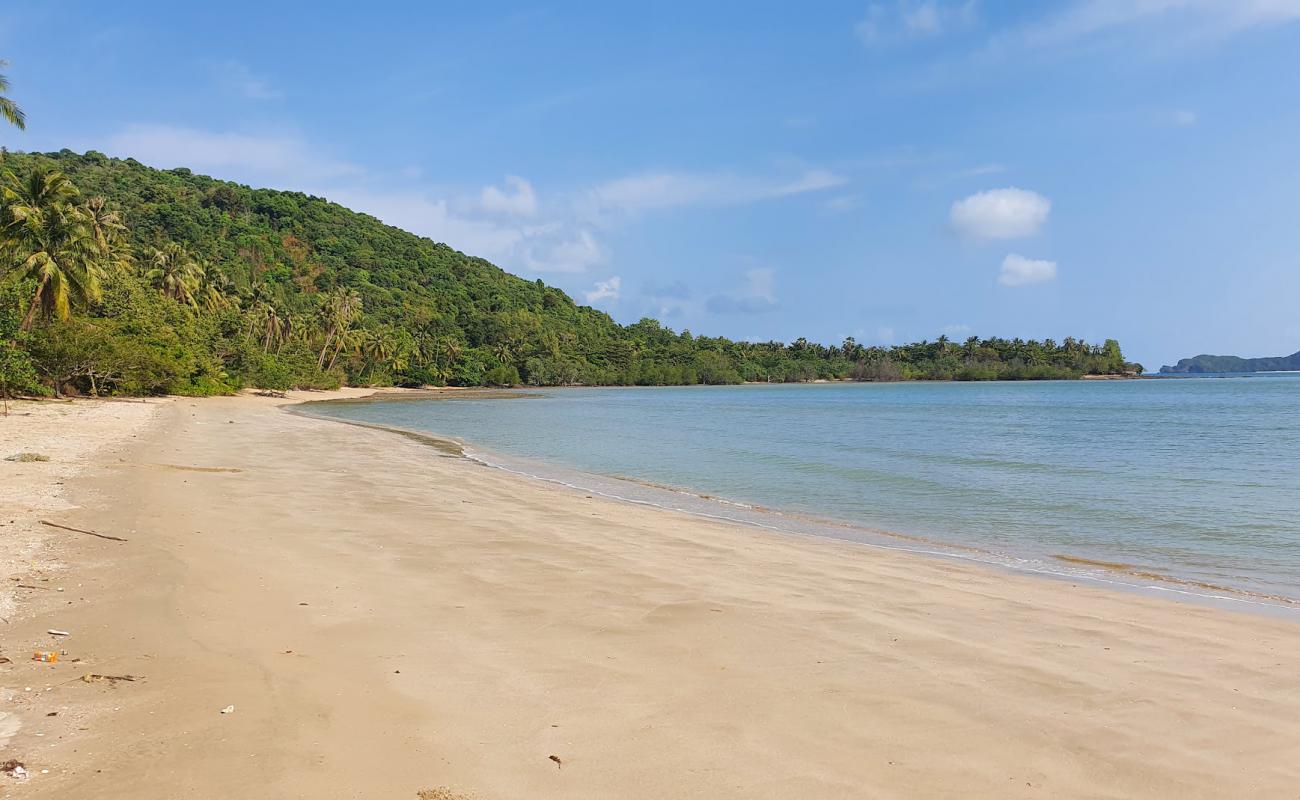 Foto de Thung Makham Noi Beach con arena brillante superficie