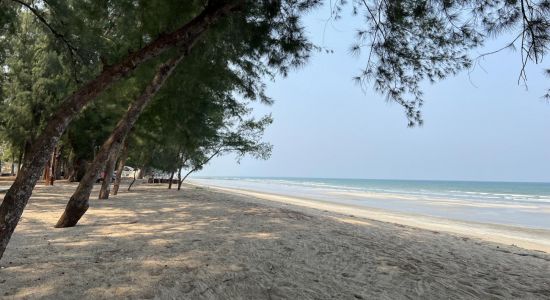 Hat Wanakorn Beach