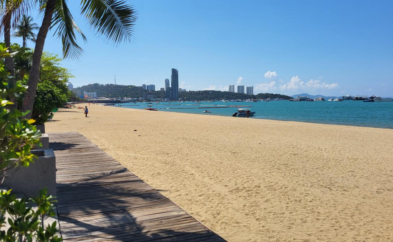 Foto de Playa de Pataya con arena brillante superficie