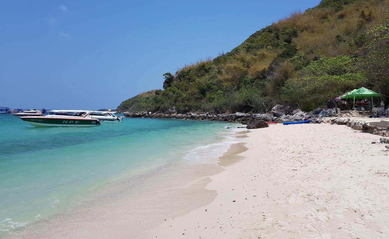 Foto de Tong Lang Beach con arena brillante superficie