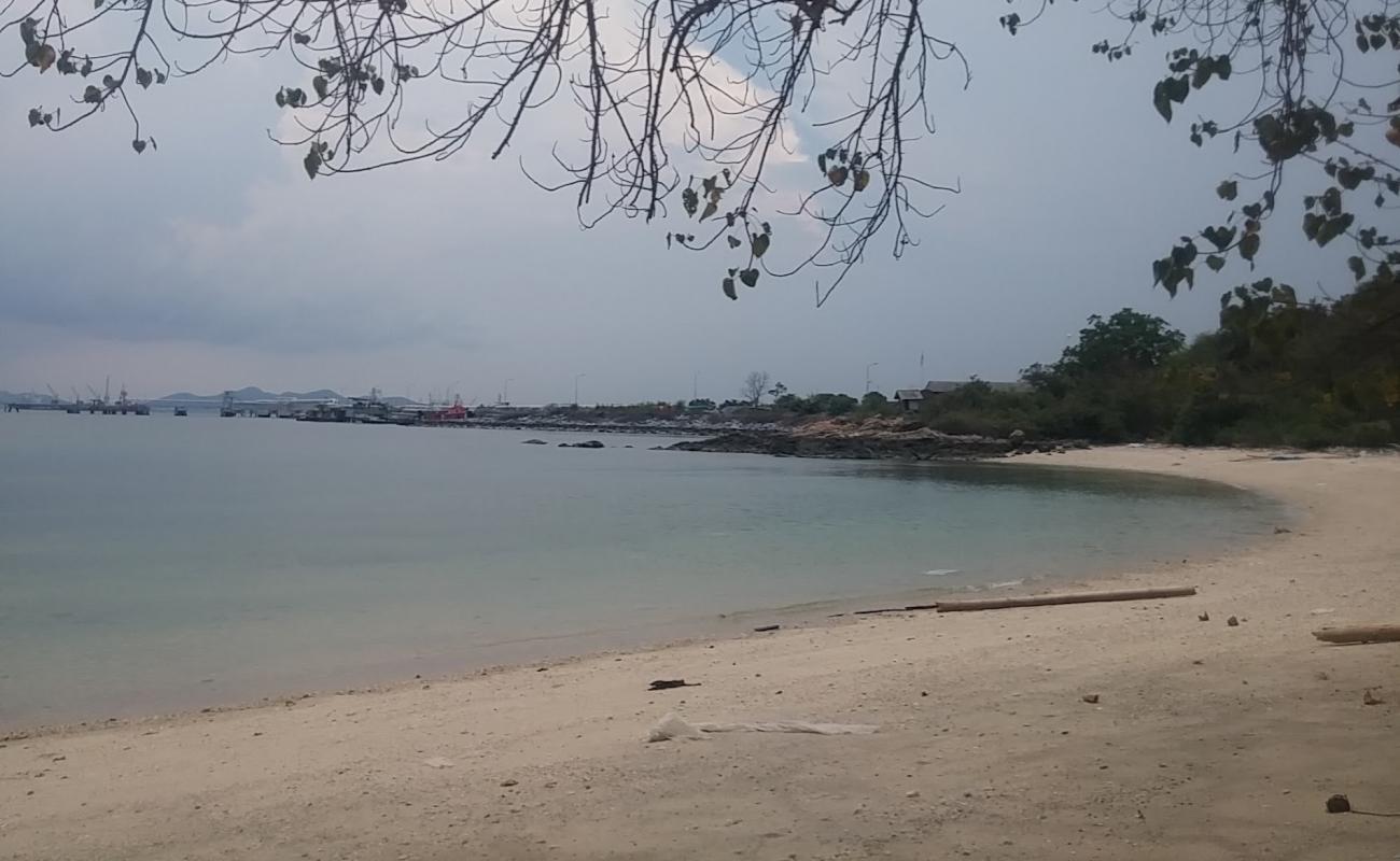 Foto de Haad Saai Kaew Beach con arena fina y guijarros superficie