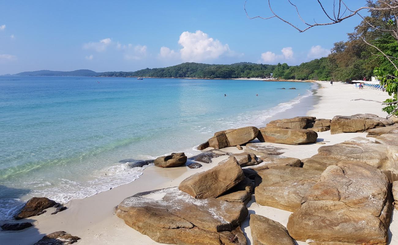 Foto de Sai Kaew Beach con arena fina blanca superficie