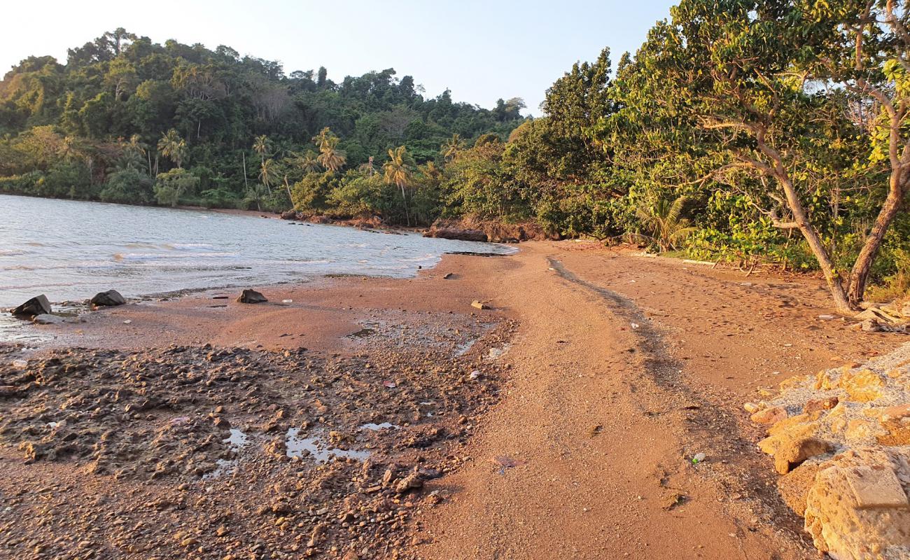 Foto de Natural house Beach con arena/piedras marrón superficie