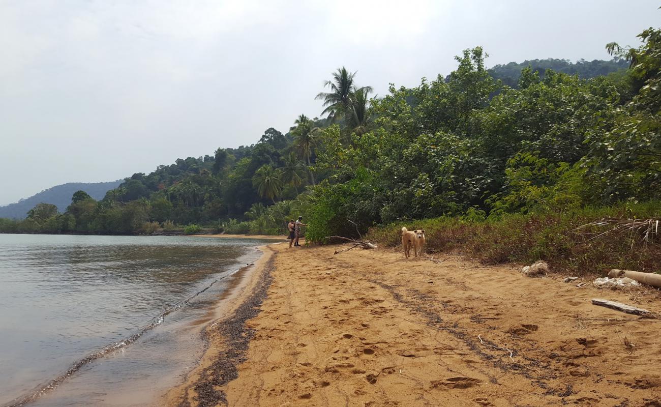 Foto de Exotic Beach con arena oscura superficie