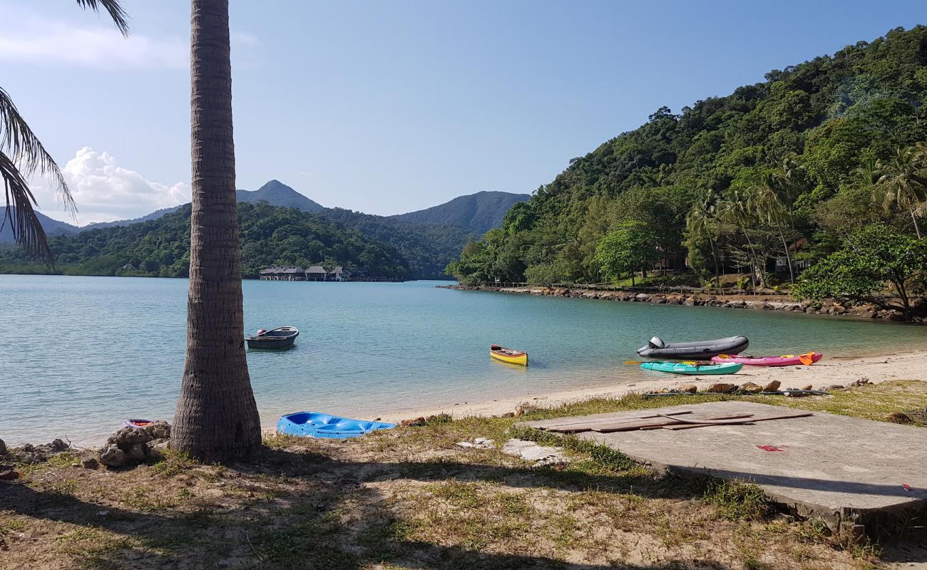 Foto de Playa Ko Ngam con arena fina blanca superficie