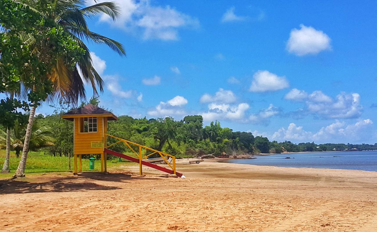 Foto de Vessigny beach con arena brillante superficie