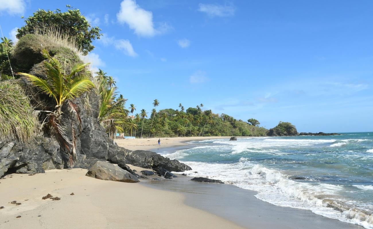 Foto de San Souci beach con brillante arena fina superficie