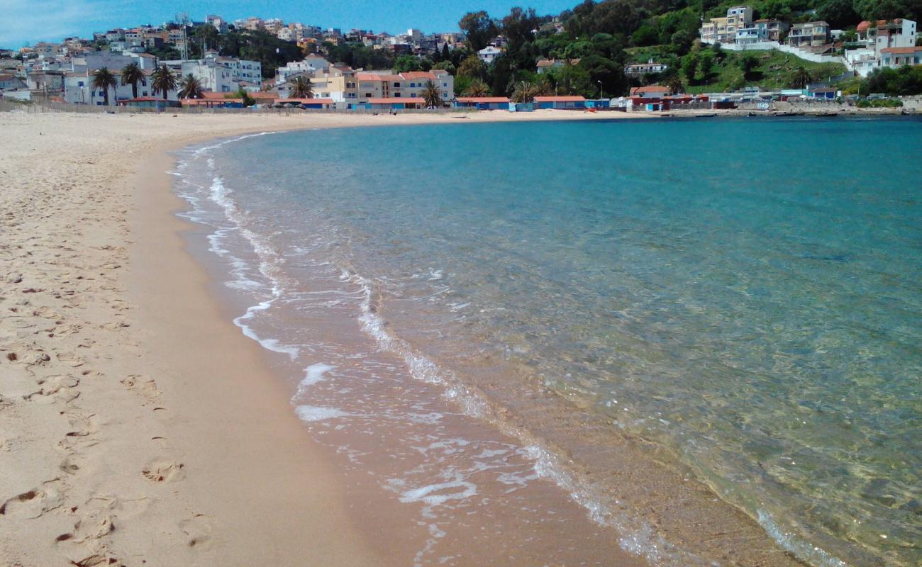 Foto de Plage Chatt El Bejia con brillante arena fina superficie