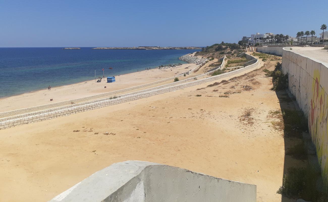 Foto de Plage la Falaise con arena blanca superficie