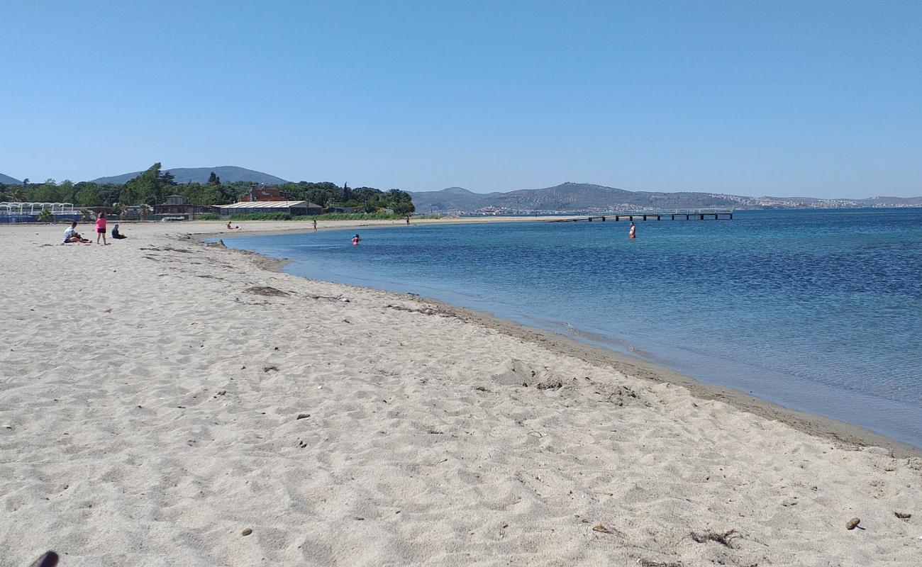 Foto de Ruins beach con arena brillante superficie