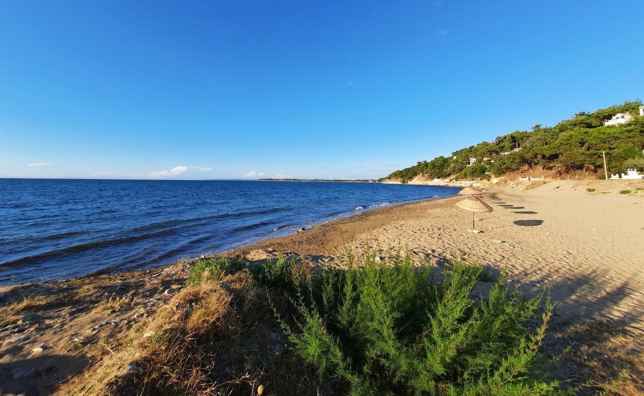 Foto de Gunestepe beach con arena brillante y rocas superficie