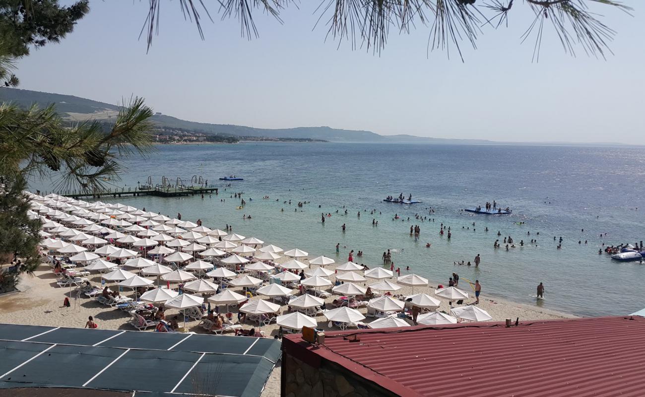 Foto de Playa Garanti con brillante arena fina superficie