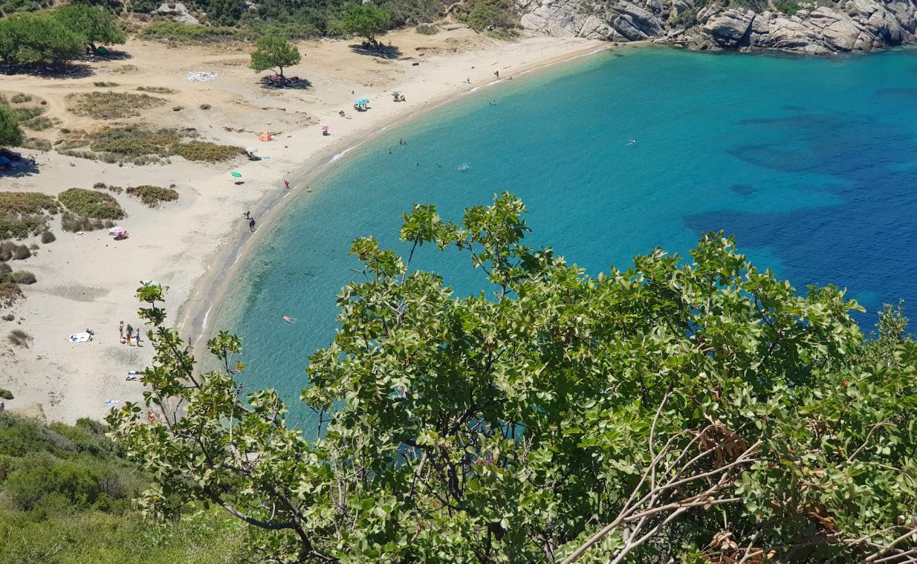 Foto de Kucukova Bay beach con guijarro fino claro superficie