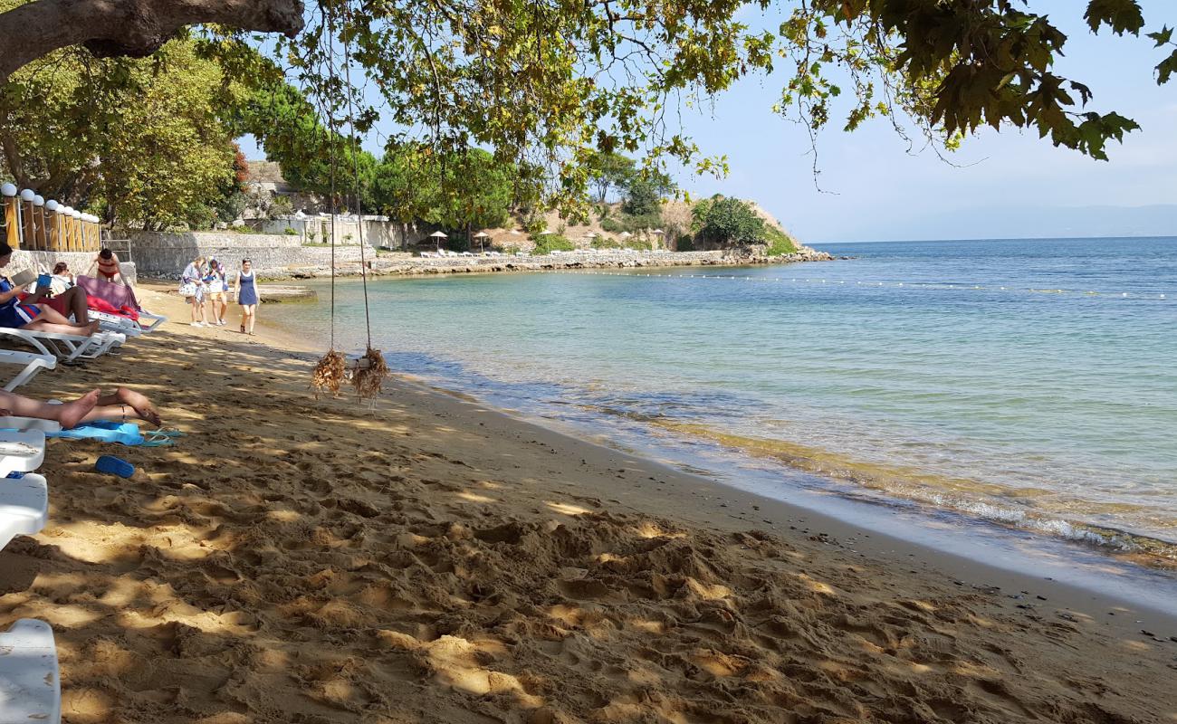 Foto de Tatlisu beach con arena oscura superficie