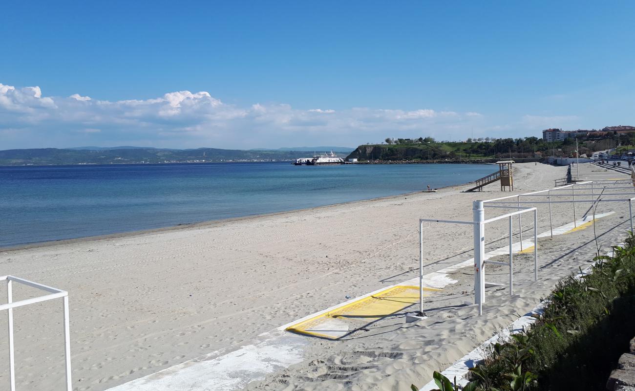 Foto de Hamzakoy beach con arena oscura superficie