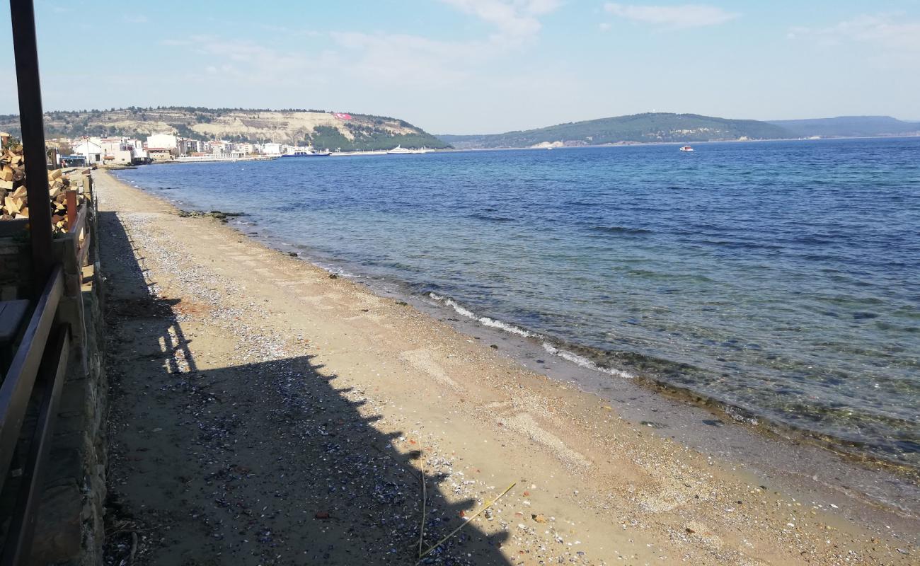 Foto de Eceabat beach con arena oscura superficie