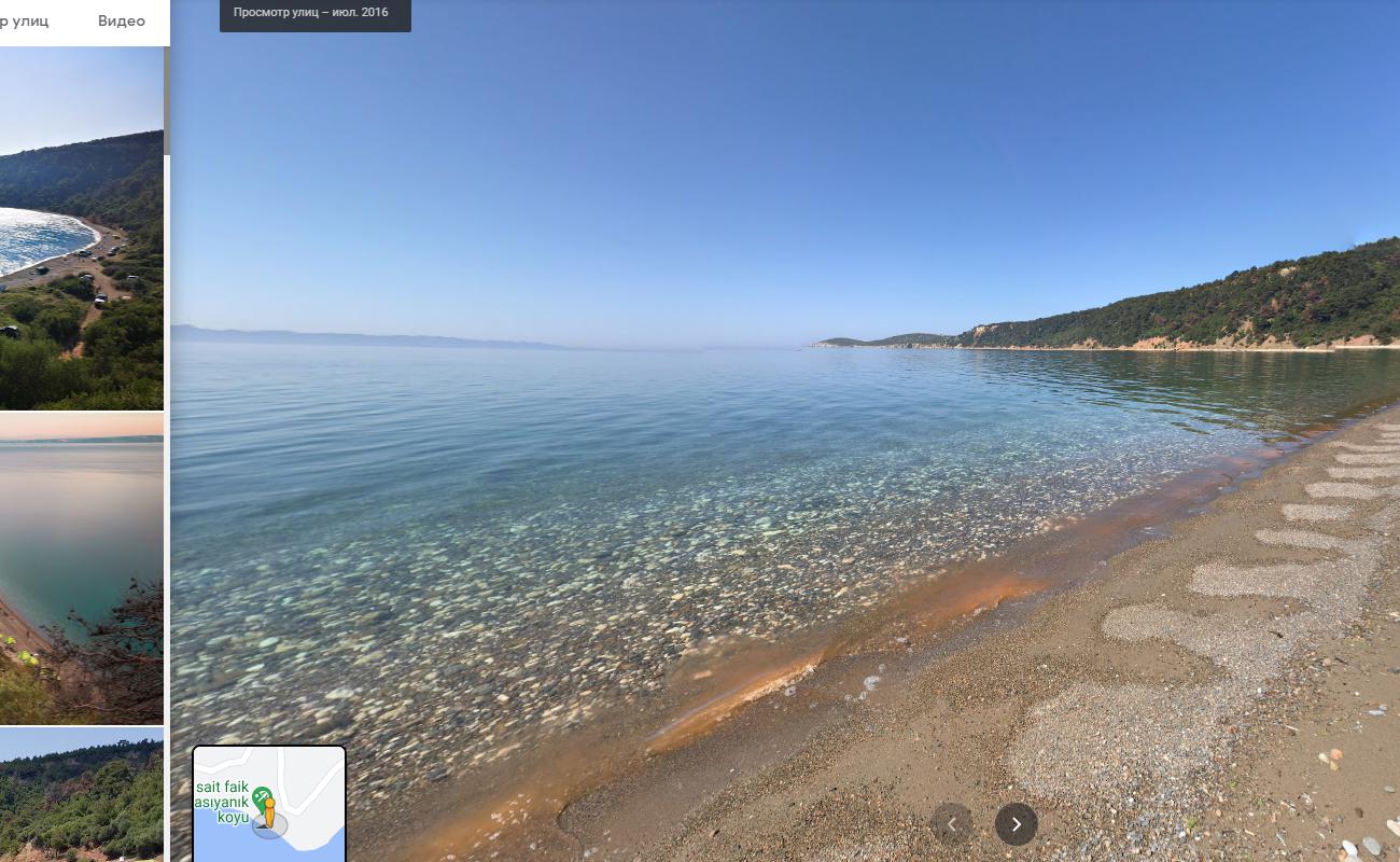 Foto de Sait faik beach respaldado por acantilados