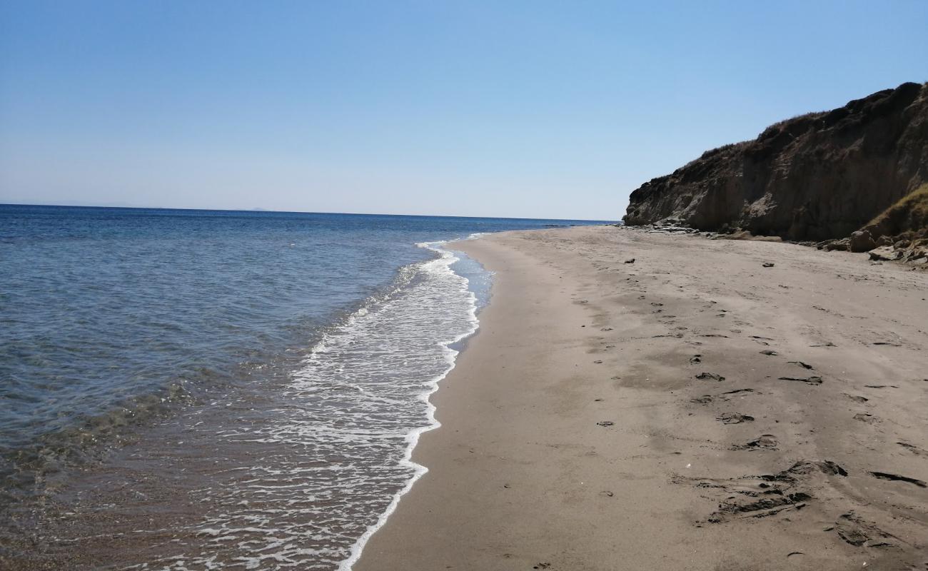 Foto de Gokceada beach con arena fina gris superficie