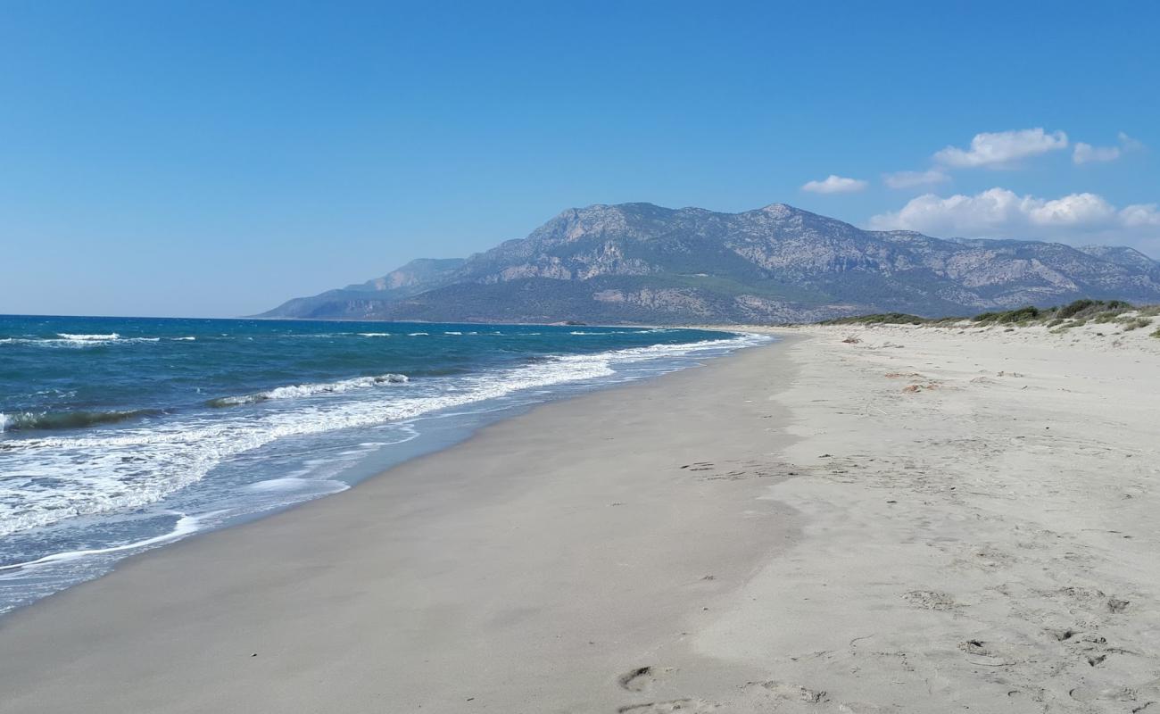 Foto de Kumluova beach con arena oscura superficie