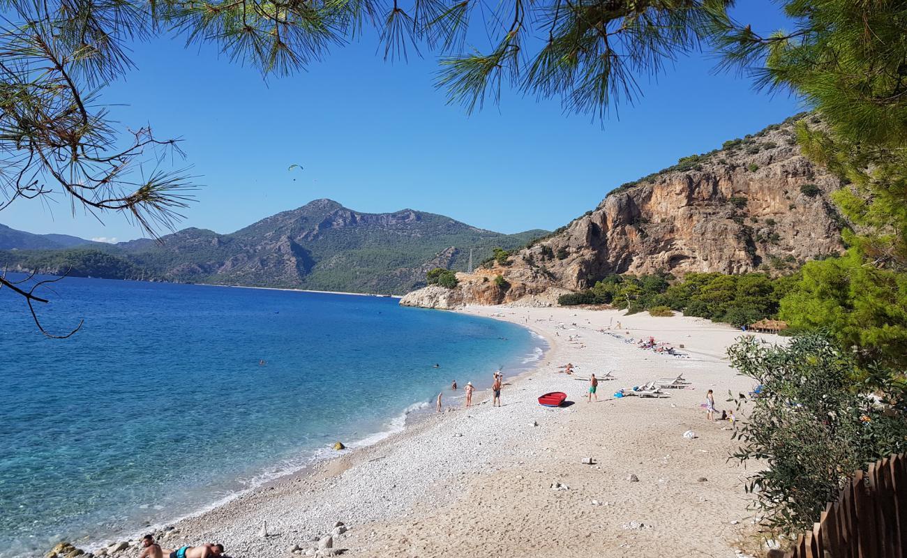 Foto de Playa de Kidrak con guijarro fino claro superficie