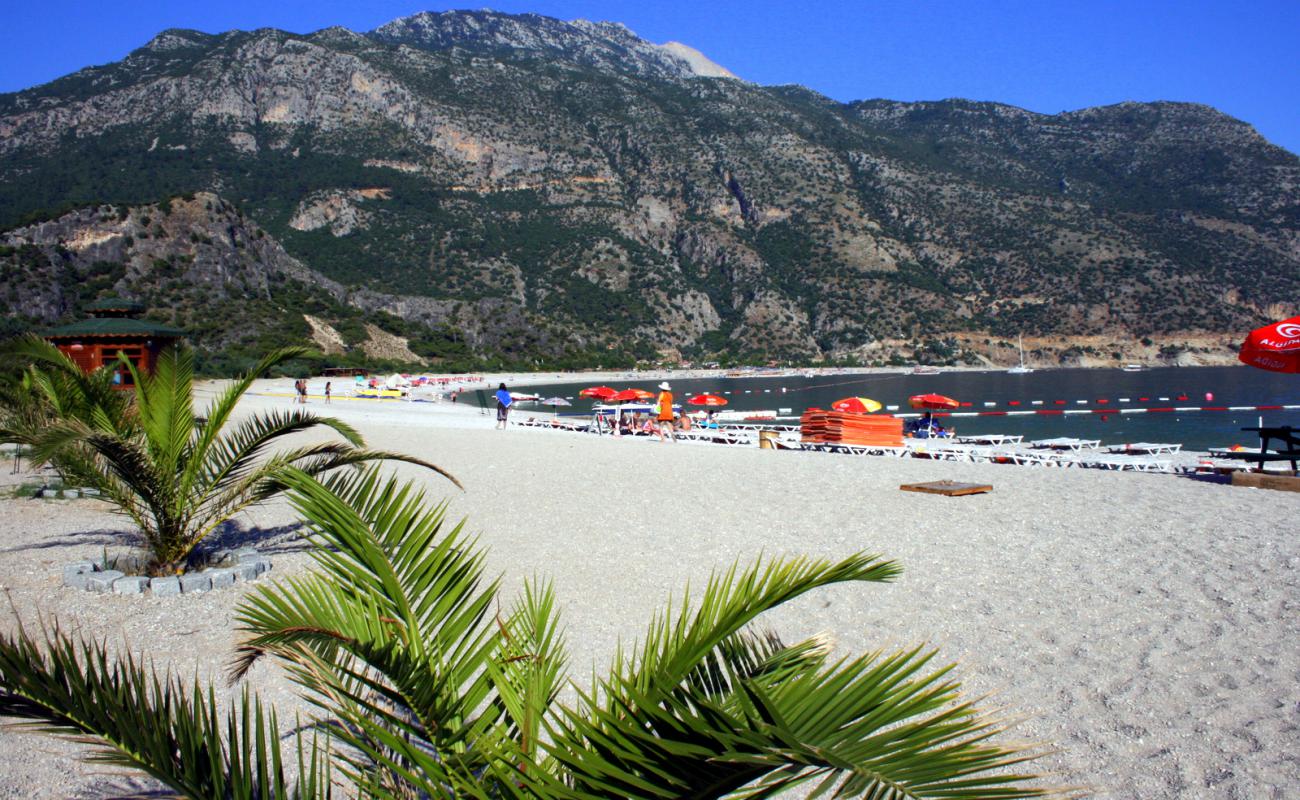 Foto de Playa Kumburnu con guijarro fino claro superficie