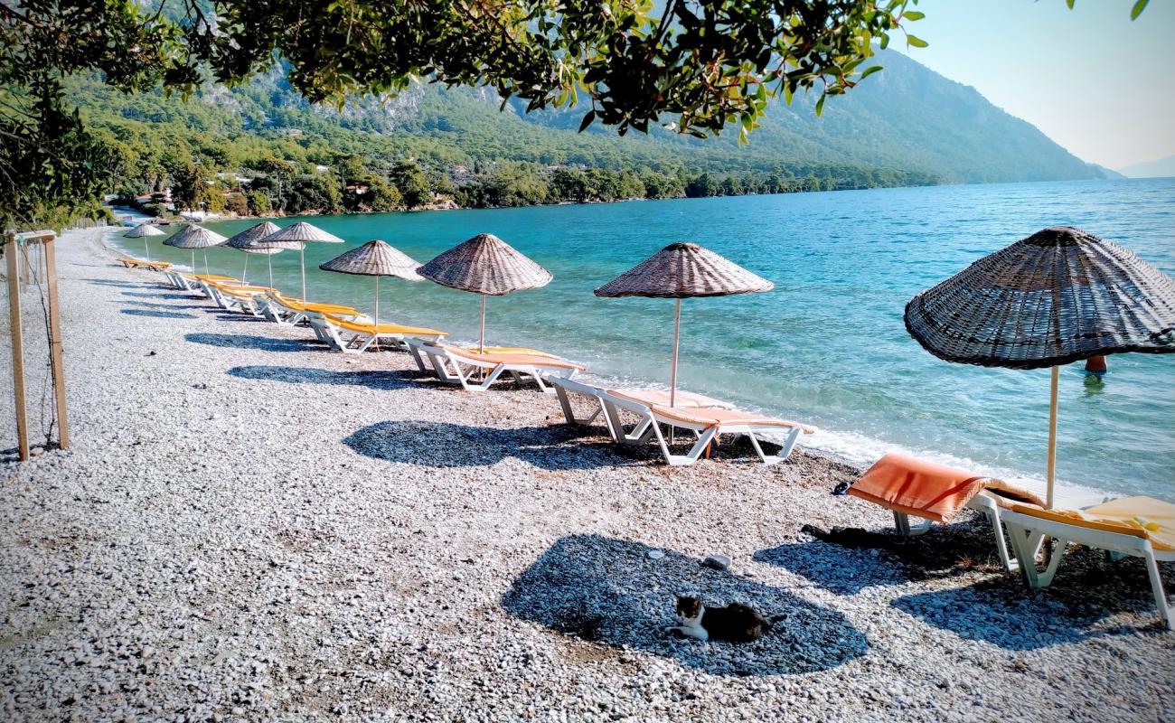 Foto de Playa de Akbuk Bay II con guijarro ligero superficie