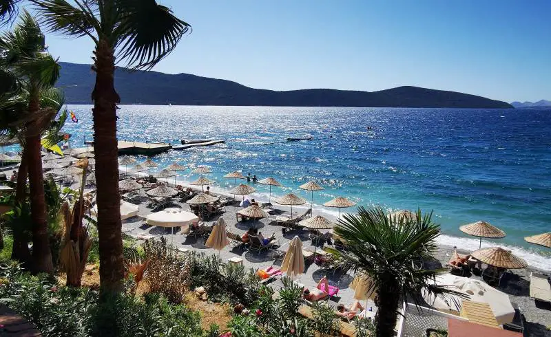 Foto de Playa Yali III con guijarro fino claro superficie