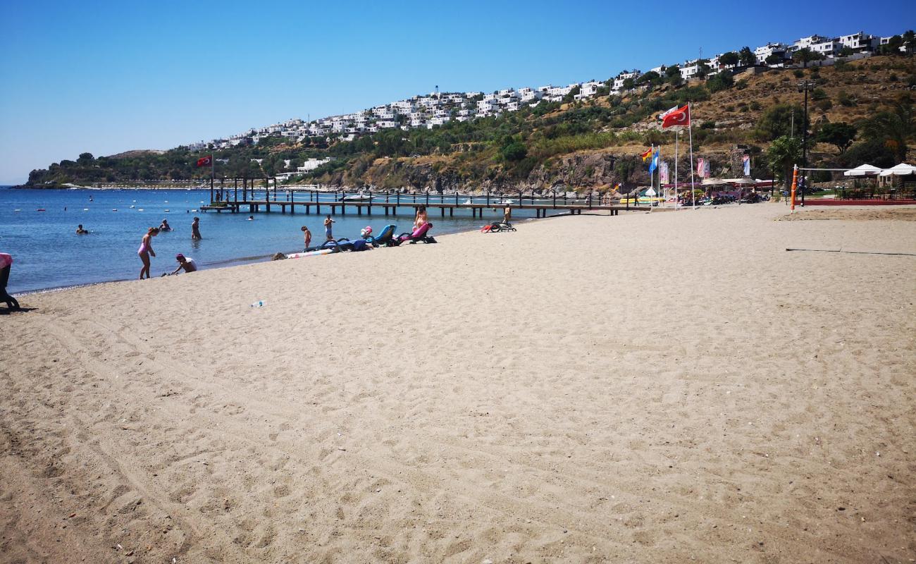 Foto de Playa Kairaba con brillante arena fina superficie