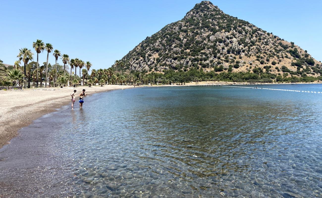 Foto de Playa Aspat con guijarro fino claro superficie