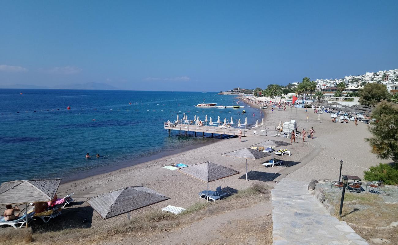 Foto de Playa Sahil con arena fina y guijarros superficie