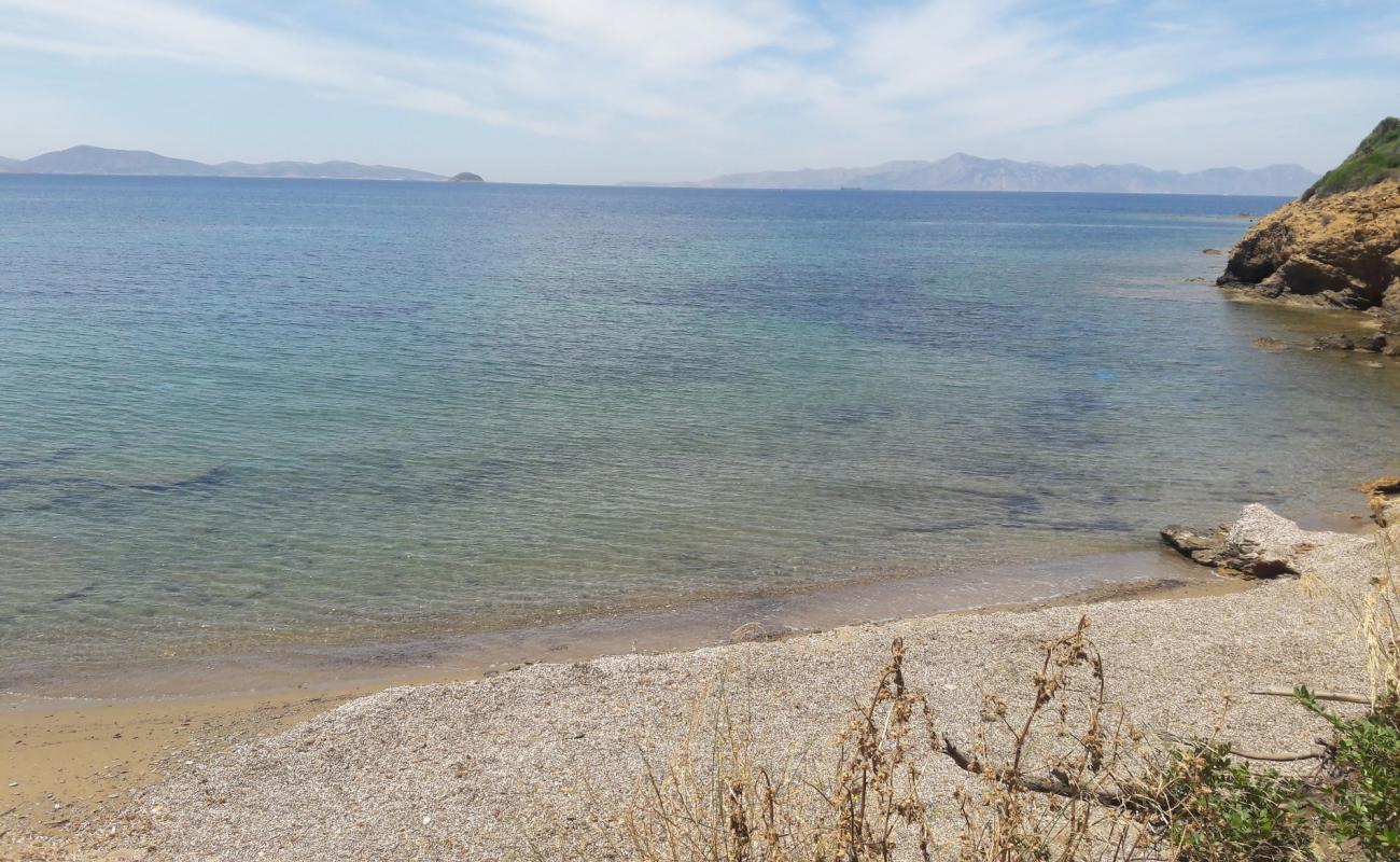 Foto de Mindos ruins Beach con arena fina y guijarros superficie