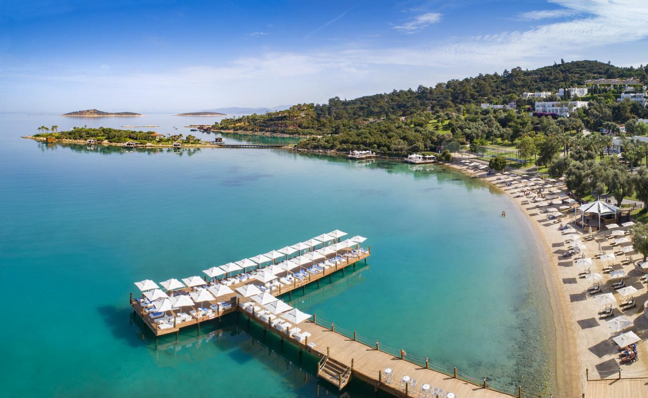 Foto de Playa Rixos Bodrum con brillante arena fina superficie