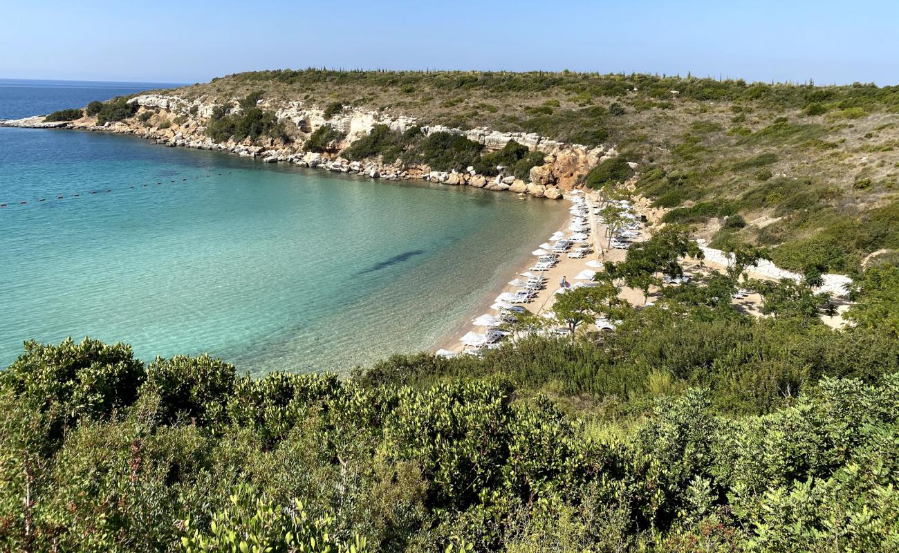 Foto de Playa del campamento de Didim con guijarro fino claro superficie