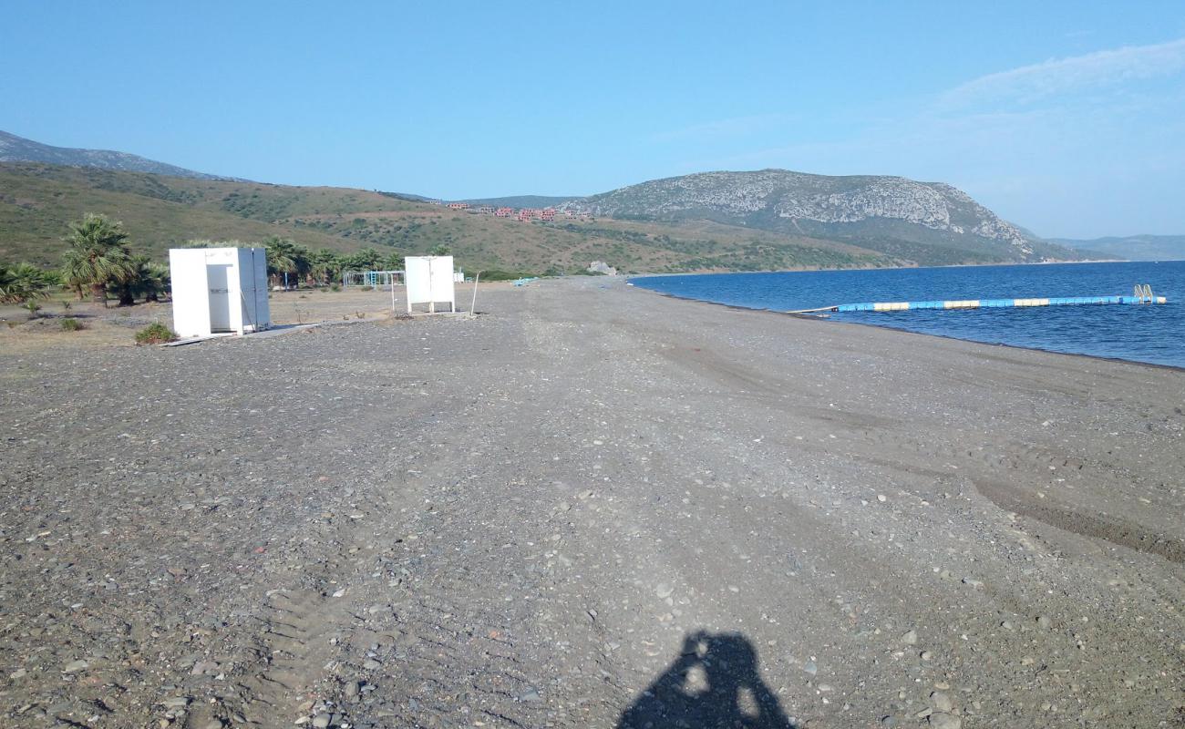 Foto de Karareis Beach con arena gris y guijarros superficie