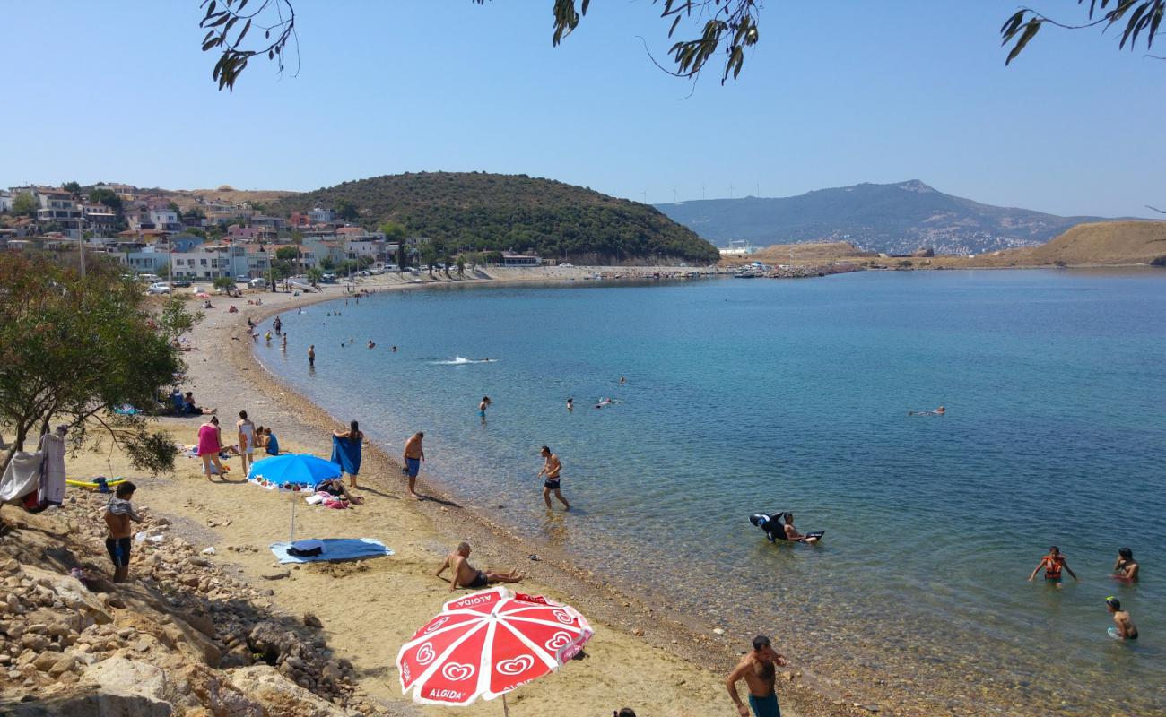 Foto de Cakmakli Beach respaldado por acantilados