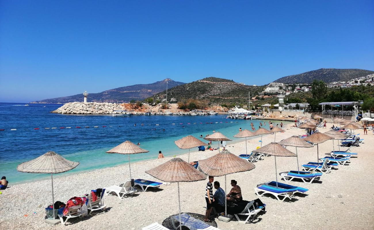 Foto de Playa de Kalkan con guijarro fino claro superficie