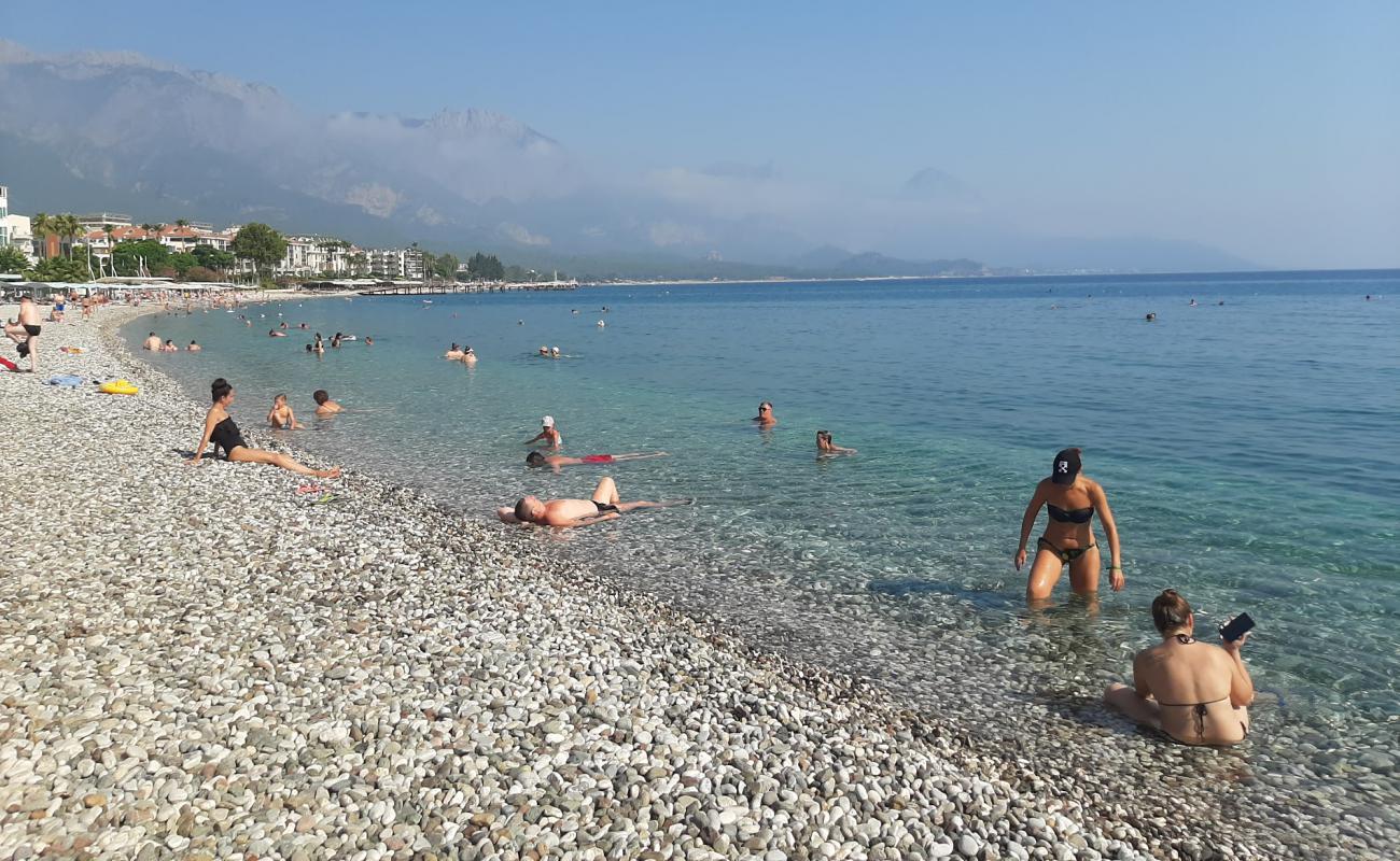 Foto de Kemer Halk Plaji con guijarro fino claro superficie