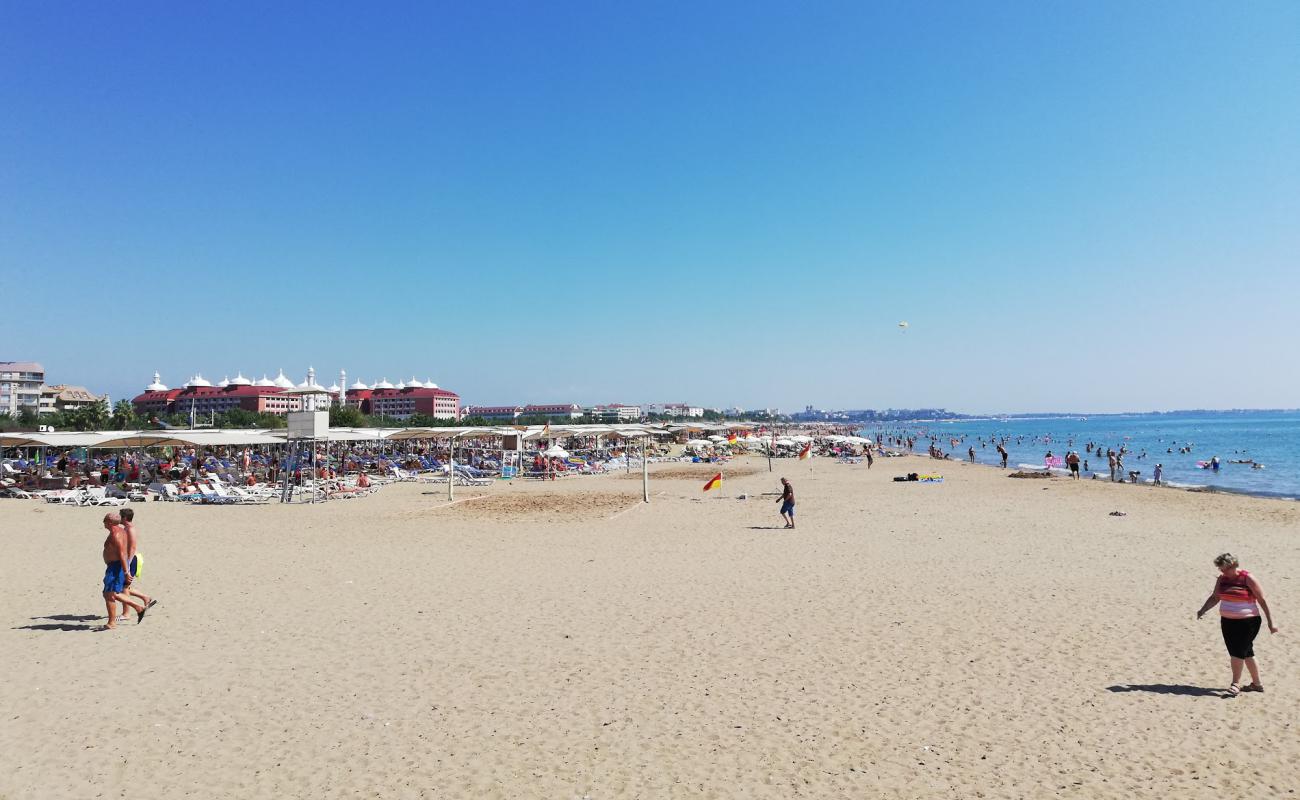 Foto de Kumkoy beach con arena fina oscura superficie