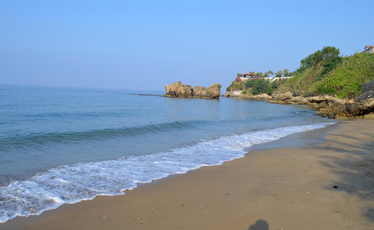 Foto de Okurcalar beach con arena oscura superficie