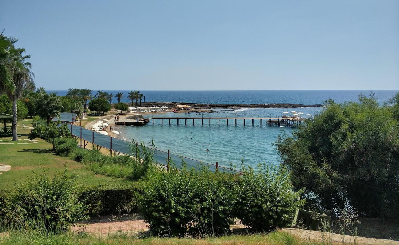 Foto de Okurcalar beach IV con arena oscura superficie