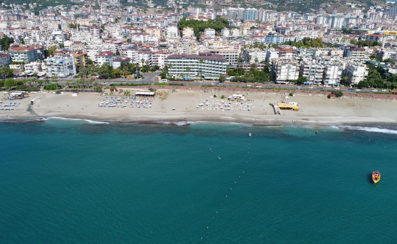 Foto de Portakal beach con arena oscura superficie