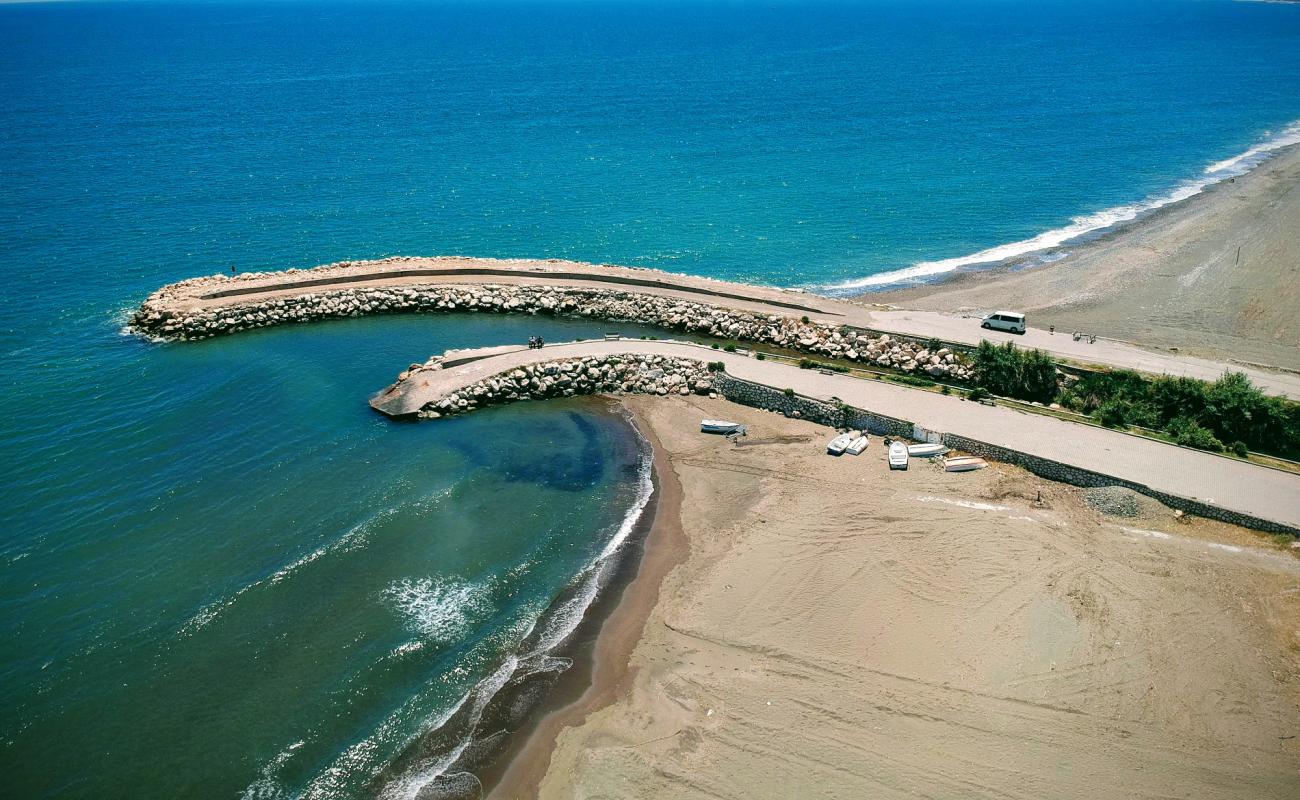 Foto de Arpacbahsis beach con arena brillante superficie