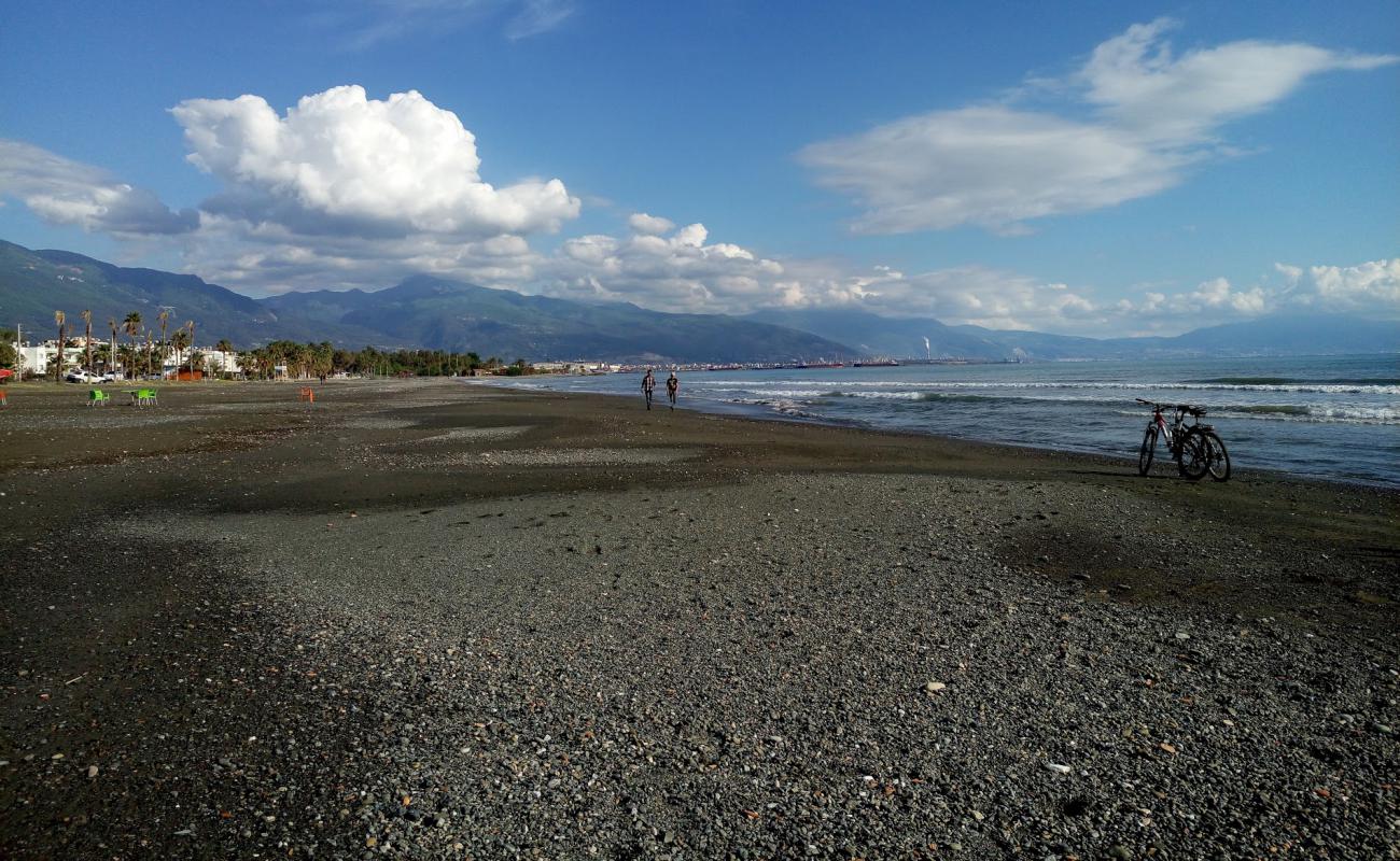 Foto de Dortyol beach con arena brillante superficie