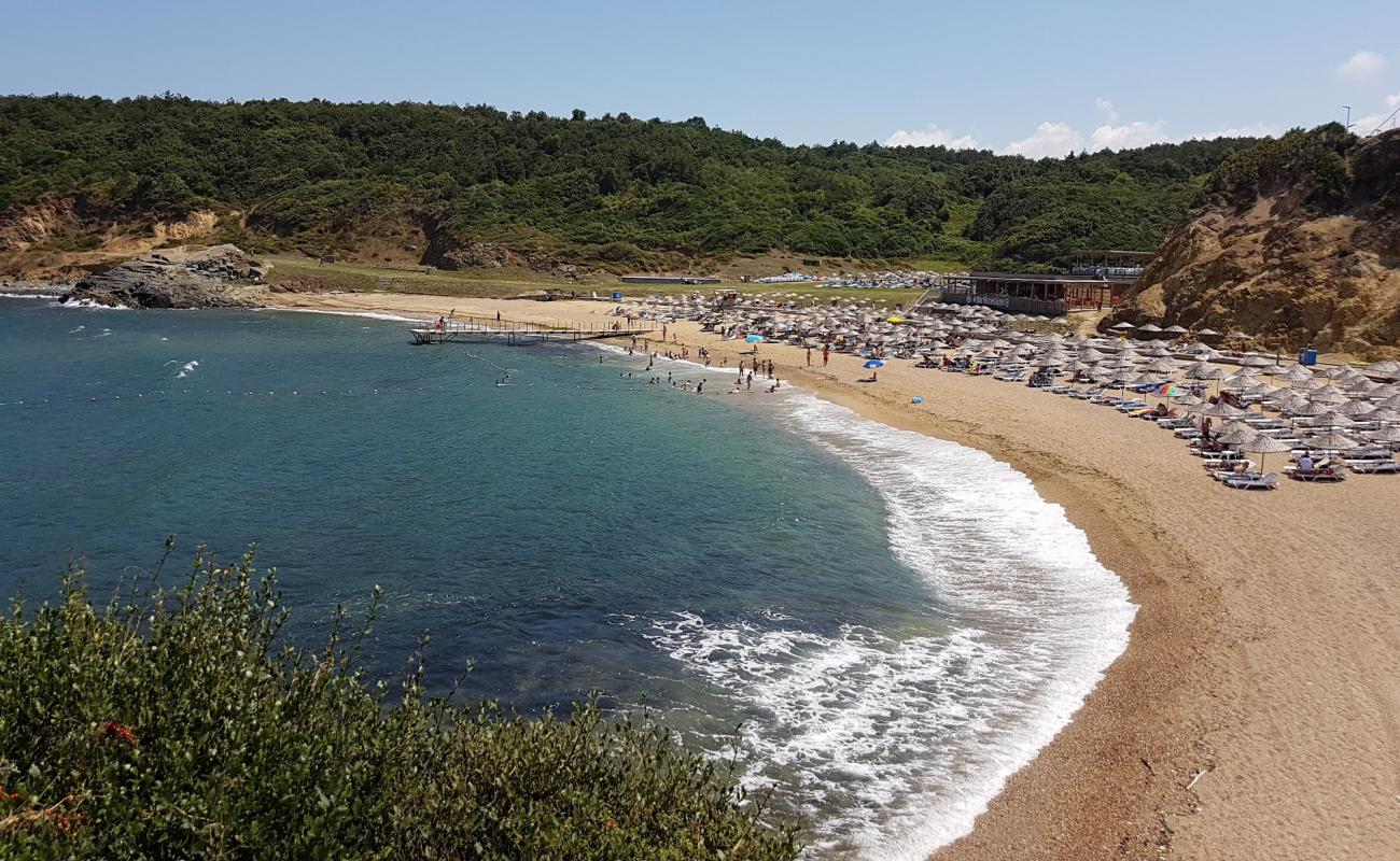 Foto de Milyos beach con guijarro fino claro superficie