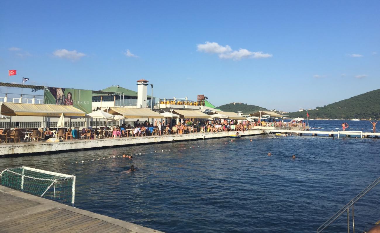 Foto de Burgazadasi Beach con hormigón superficie