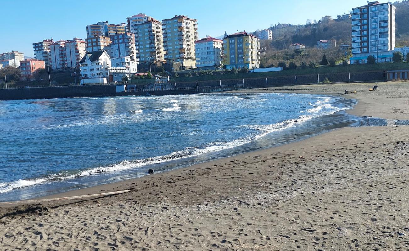 Foto de Vakfikebir Beach con arena oscura superficie