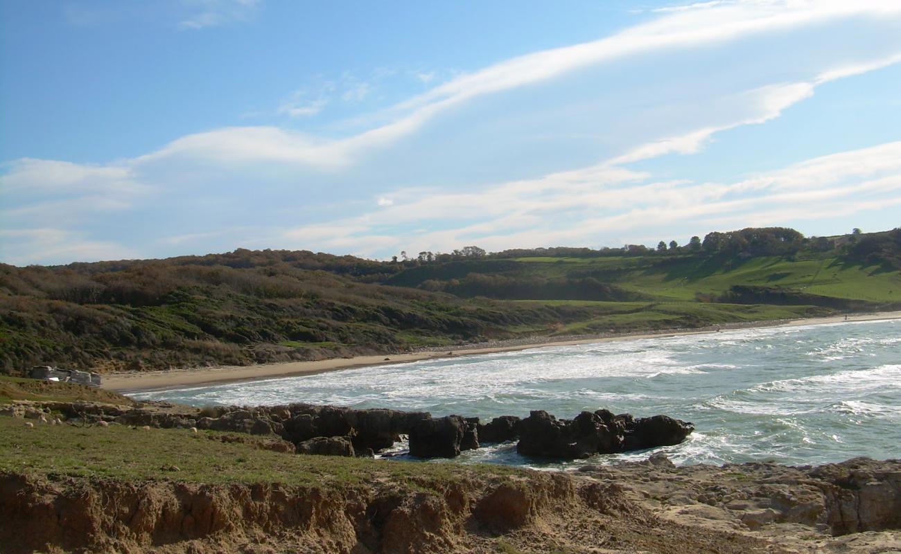 Foto de Sarikum Beach con arena brillante superficie