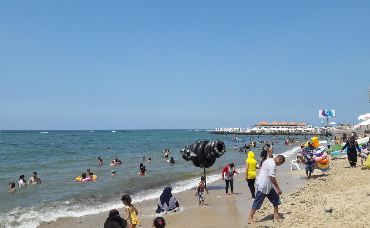 Foto de Mandara Beach con brillante arena fina superficie