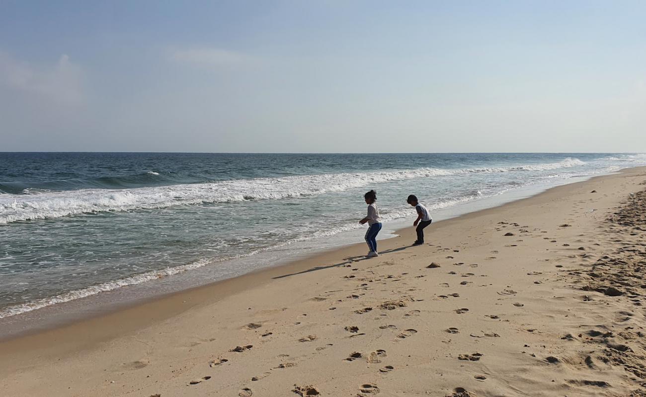 Foto de Basata Beach con arena brillante superficie